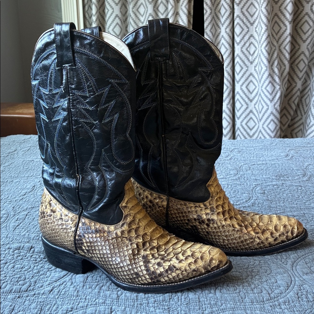 Moreno Men’s Western Cowboy Black Python Snakeskin Boots